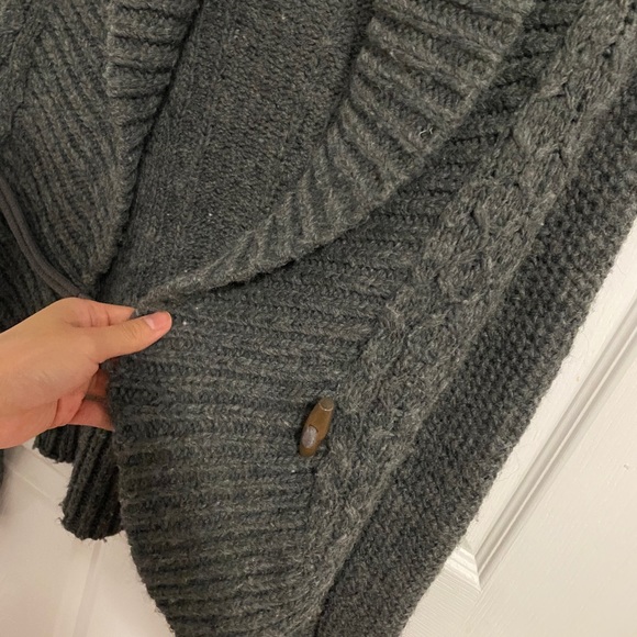 American Eagle Cardigan - Picture 2 of 5